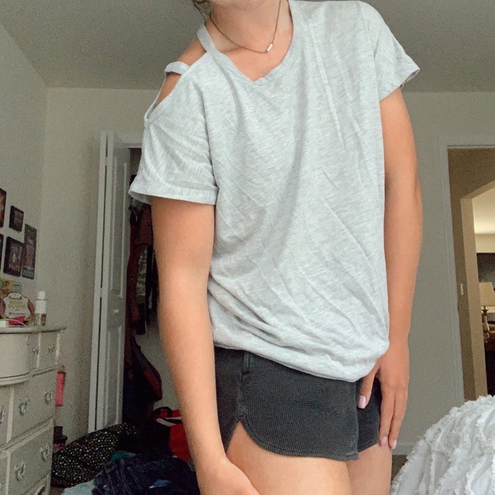 Gray tee with cut out on sleeve